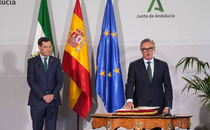 Medal Presentation Ceremony for the Ministers of the New Andalusian Government; Second Vice President and Minister of Tourism, Justice, Deregulation, and Local Administration, Manuel Gavira, Takes Office July 15, 2026, in Seville, Andalusia, Spain The President of the Andalusian Regional Government, Juanma Moreno, has called on his new team of ministers to demonstrate understanding and coordination, and has emphasized that the newly formed government is the result of an agreement between two political forces, which represent the broad will of the citizens of Andalusia, but it is a single government. It is an agreement between two political forces, but a single government. JULY 15, 2026 María José Ló Seville, Andalusia, Spain Seville, Andal  Copyright: xMariaxJosÃ xLopezx 7665841