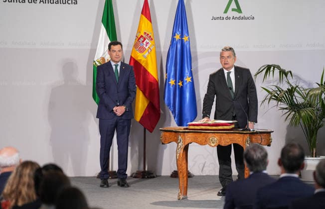 Medal Presentation Ceremony for the Ministers of the New Andalusian Government First Vice President and Minister of the Presidency, Health, and Emergencies, Antonio Sanz, Takes Office July 15, 2026, in Seville, Andalusia, Spain The President of the Andalusian Regional Government, Juanma Moreno, has called on his new team of ministers to demonstrate understanding and coordination, and has emphasized that the newly formed government is the result of an agreement between two political parties, which represent the broad will of the citizens of Andalusia, but it is a single government. It is an agreement between two political parties, but a single government. JULY 15, 2026 María José Ló Seville, Andalusia, Spain Seville, Andalusia, Spain Spain  Copyright: xMariaxJosÃ xLopezx 7665848