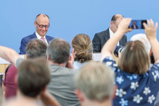 Regierungspressekonferenz zu den aktuellen Themen der Innen- und Außenpolitik mit Bundeskanzler Friedrich Merz Regierungspressekonferenz zu den aktuellen Themen der Innen- und Außenpolitik mit Bundeskanzler Friedrich Merz im Haus der Bundespressekonferenz am 15.07.2026 in Berlin. Berlin Berlin Deutschland Haus der Bundespressekonferenz *** Government press conference on current domestic and foreign policy issues with Chancellor Friedrich Merz Government press conference on current domestic and foreign policy issues with Chancellor Friedrich Merz at the Federal Press Conference Center on July 15, 2026, in Berlin, Berlin, Germany, Federal Press Conference Center