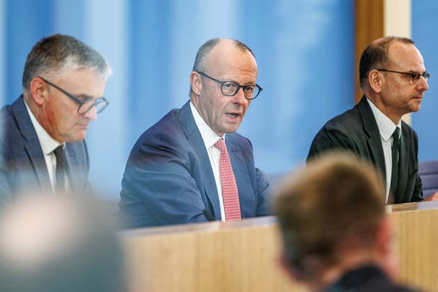 News Bilder des Tages Regierungspressekonferenz zu den aktuellen Themen der Innen- und Außenpolitik mit Bundeskanzler Friedrich Merz Regierungspressekonferenz zu den aktuellen Themen der Innen- und Außenpolitik mit Bundeskanzler Friedrich Merz im Haus der Bundespressekonferenz am 15.07.2026 in Berlin. Berlin Berlin Deutschland Haus der Bundespressekonferenz *** Government press conference on current domestic and foreign policy issues with Chancellor Friedrich Merz Government press conference on current domestic and foreign policy issues with Chancellor Friedrich Merz at the Federal Press Conference Center on July 15, 2026, in Berlin, Berlin, Germany, Federal Press Conference Center