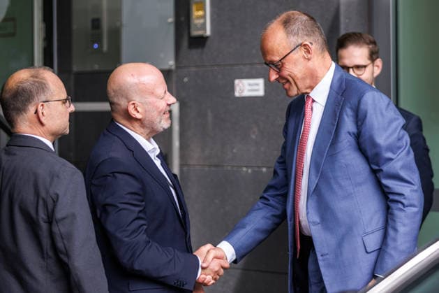 Regierungspressekonferenz zu den aktuellen Themen der Innen- und Außenpolitik mit Bundeskanzler Friedrich Merz Regierungspressekonferenz zu den aktuellen Themen der Innen- und Außenpolitik mit Bundeskanzler Friedrich Merz im Haus der Bundespressekonferenz am 15.07.2026 in Berlin. Berlin Berlin Deutschland Haus der Bundespressekonferenz *** Government press conference on current domestic and foreign policy issues with Chancellor Friedrich Merz Government press conference on current domestic and foreign policy issues with Chancellor Friedrich Merz at the Federal Press Conference Center on July 15, 2026, in Berlin, Berlin, Germany, Federal Press Conference Center
