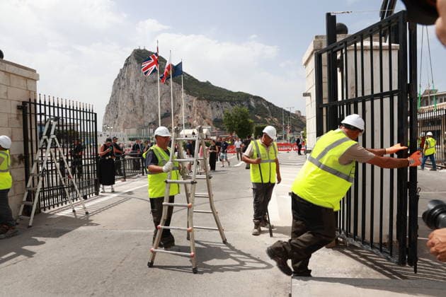 Pedro Sánchez attends the demolition of the Gibraltar Fence demolition of the Gibraltar Fence July 15, 2026, in La Línea de la Concepción, Cádiz, Andalusia, Spain The fence separating Gibraltar from Spain has been, for more than a century, the symbol of the division between the British colony and the surrounding Campo de Gibraltar region, even serving as a literal barrier during the Franco era, but as of this Wednesday, it has become a thing of the past by virtue of the agreement reached between the United Kingdom and the European Union to facilitate the Rock’s relationship with the bloc following Brexit. JULY 15, 2026 Rocí La Línea de la Concepción, Cádiz La Línea de la Concepción, Cádiz Spain  Copyright: xRocioxRuzx 7665984