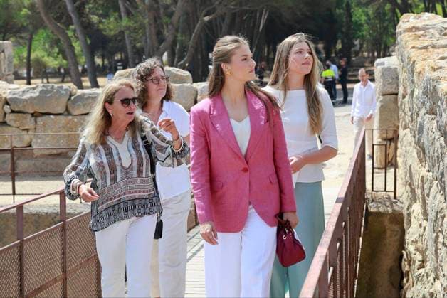 Entertainment Bilder des Tages Princess of Asturias Leonor de Borbon and Princess Sofia de Borbon during a visit to Archaeological Site Ruins Empuries in Barcelona on Wednesday, 15 July 2026. Cordon Press 