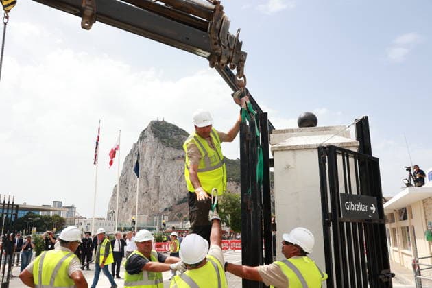 Pedro Sánchez attends the demolition ceremony for the Gibraltar Fence Workers removing the Gibraltar Fence July 15, 2026, in La Línea de la Concepción, Cádiz, Andalusia, Spain The fence separating Gibraltar from Spain has been, for over a century, the symbol of the division between the British colony and the surrounding Campo de Gibraltar region, even serving as a literal barrier during the Franco era, but as of this Wednesday, it has become a thing of the past by virtue of the agreement reached between the United Kingdom and the European Union to facilitate the Rock’s relationship with the bloc following Brexit JULY 15, 2026 Rocí La Línea de la Concepción, Cádiz La Línea de la Concepción, Cádiz Spain  Copyright: xRocioxRuzx 7666129