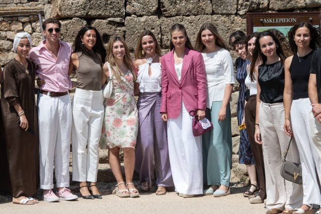Princess Leonor and Infanta Sofía Visit the Empúries Archaeological Site in Catalonia Group photo taken during the official and cultural visit by the Princess of Asturias, Leonor de Borbón, and Infanta Sofía on July 15, 2026, in Empúries, L’Escala, Girona, Catalonia, Spain. Leonor and Sofía toured the facilities of the Empúries Archaeological Site to gain firsthand knowledge of the conservation, excavation, and historical research work being carried out at this iconic Greco-Roman site on the Costa Brava, as part of their official activities related to the Princess of Girona Foundation JULY 15, 2026 MONARCHY FELIPE VI LETIZIA CULTURE ARCHAEOLOGY AMPURIAS Glòria Sá Empúries Empúries Spain  Copyright: xGlÃ²riaxSanchezx 7666148