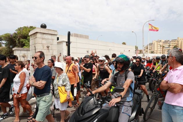 Pedro Sánchez Attends the Demolition Ceremony of the Gibraltar Fence Residents of La Línea Cross into Gibraltar Without Stopping at a Checkpoint on the First Day Without the Fence July 15, 2026, in La Línea de la Concepción, Cádiz, Andalusia, Spain The fence separating Gibraltar from Spain has been, for more than a century, the symbol of the division between the British colony and the surrounding Campo de Gibraltar region, even serving as a literal barrier during the Franco era, but as of this Wednesday, it has become a thing of the past by virtue of the agreement reached between the United Kingdom and the European Union to facilitate the Rock’s relationship with the bloc following Brexit. July 15, 2026 Rocí La Línea de la Concepción, Cádi  Copyright: xRocioxRuzx 7666164