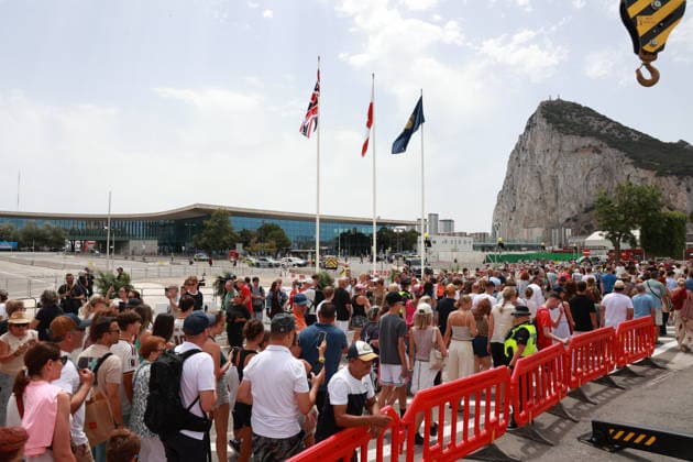 Pedro Sánchez Attends the Demolition Ceremony of the Gibraltar Fence Residents of La Línea Cross into Gibraltar Without Stopping at a Checkpoint on the First Day Without the Fence July 15, 2026, in La Línea de la Concepción, Cádiz, Andalusia, Spain The fence separating Gibraltar from Spain has been, for more than a century, the symbol of the division between the British colony and the surrounding Campo de Gibraltar region, even serving as a literal barrier during the Franco era, but as of this Wednesday, it has become a thing of the past by virtue of the agreement reached between the United Kingdom and the European Union to facilitate the Rock’s relationship with the bloc following Brexit. July 15, 2026 Rocí La Línea de la Concepción, Cádi  Copyright: xRocioxRuzx 7666166