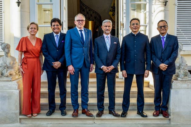RECORD DATE NOT STATED Successful conclusion of the India-EU Free Trade Agreement Brussels Belgium , Jul 15 (ANI): Union Commerce and Industry Minister Piyush Goyal, along with External Affairs Minister S. Jaishankar, Belgium Minister-President of Flanders Matthias Diependaele, Belgium Former Member of the Senate Annick De Ridder, Minister of State for Electronics and Information and Technology Jitin Prasada, and Principal Scientific Adviser Ajay Kumar Sood, pose for a group picture during the successful conclusion of the India-EU Free Trade Agreement (FTA), in Brussels on Tuesday. (@DrSJaishankar X ANI Photo) Brussels Belgium Copyright: xANIx ANI_20260715048