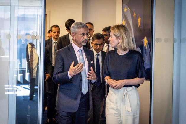 RECORD DATE NOT STATED External Affairs Minister S. Jaishankar interacts with EU HRVP Kaja Kallas Brussels Belgium , Jul 15 (ANI): External Affairs Minister S. Jaishankar interacts with EU High Representative for Foreign Affairs and Security Policy and European Commission Vice President Kaja Kallas, in Brussels on Tuesday. (@DrSJaishankar X ANI Photo) Brussels Belgium Copyright: xANIx ANI_20260715053