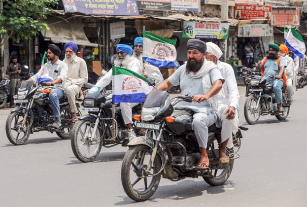 Kisan Mazdoor Sangharsh Committee protests against the proposed Indo- US Trade deal Amritsar, Jul 15 (ANI): Farmers from Kisan Mazdoor Sangharsh Committee take part in a motorcycle protest rally against the proposed Indo- US Trade deal, in Amritsar on Wednesday. (Raminder Pal Singh ANI Photo) Amritsar Punjab India Copyright: xANIx ANI_20260715124