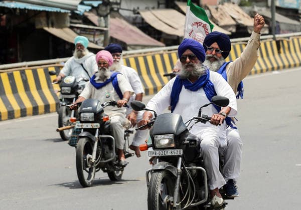 Kisan Mazdoor Sangharsh Committee protests against the proposed Indo- US Trade deal Amritsar, Jul 15 (ANI): Farmers from Kisan Mazdoor Sangharsh Committee take part in a motorcycle protest rally against the proposed Indo- US Trade deal, in Amritsar on Wednesday. (Raminder Pal Singh ANI Photo) Amritsar Punjab India Copyright: xANIx ANI_20260715125