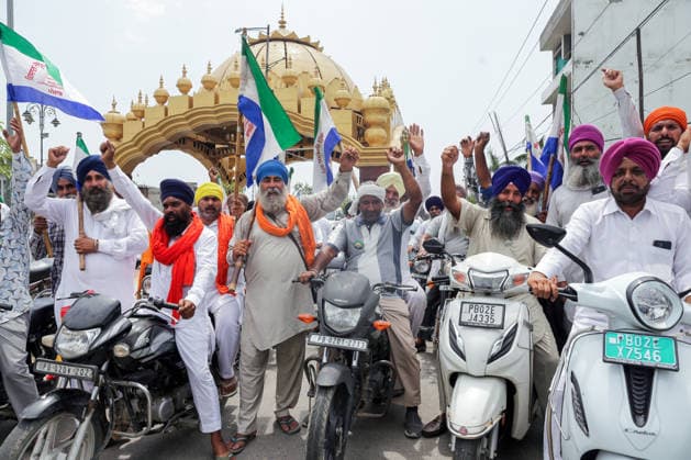 Kisan Mazdoor Sangharsh Committee protests against the proposed Indo- US Trade deal Amritsar, Jul 15 (ANI): Farmers from Kisan Mazdoor Sangharsh Committee take part in a motorcycle protest rally against the proposed Indo- US Trade deal, in Amritsar on Wednesday. (Raminder Pal Singh ANI Photo) Amritsar Punjab India Copyright: xANIx ANI_20260715126