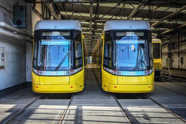 Start des Urbanliners der BVG ** NUR FÜR REDAKTIONELLE ZWECKE ** EDITORIAL USE ONLY **<p>Start des Urbanliners der BVG, Eine neue Urbanliner Straßenbahn fährt zur ersten offiziellen Fahrt im Fahrgastbetrieb aus dem Betriebshof Weissensee. Die neue 50 Meter lange Straßenbahn ist größer als vorherige Modelle und wird zunächst auf der stark nachgefragten Linie M4 unterwegs sein, fotografiert am 15.07.2026 in Berlin Berlin Berlin Berlin Copyright: MaurizioxGambarini *** Launch of the BVG Urbanliner ** FOR EDITORIAL USE ONLY ** EDITORIAL USE ONLY ** p Launch of the BVG Urbanliner: A new Urbanliner tram departs from the Weissensee depot for its first official passenger service. The new 50-meter-long tram is larger than previous models a Copyright: MaurizioxGambarini doc86q7an86ro7132tixe5r ,EDITORIAL USE ONLY