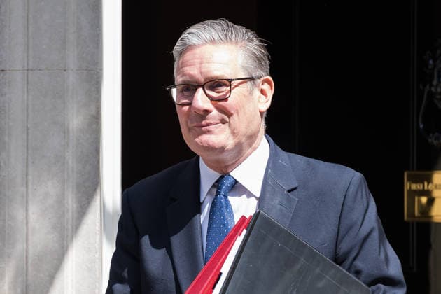 July 15, 2026, London, England, United Kingdom: British Prime Minister Sir KEIR STARMER departs 10 Downing Street for the House of Commons to attend the Prime Minister s Questions London United Kingdom  - ZUMAs371 20260715_zip_s371_005 Copyright: xWiktorxSzymanowiczx