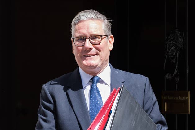 July 15, 2026, London, England, United Kingdom: British Prime Minister Sir KEIR STARMER departs 10 Downing Street for the House of Commons to attend the Prime Minister s Questions London United Kingdom - ZUMAs371 20260715_zip_s371_009 Copyright: xWiktorxSzymanowiczx