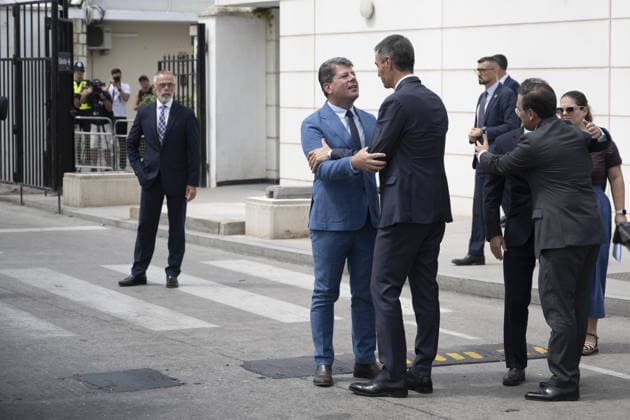 Spain-Gibraltar border fence removal begins LA LINEA DE LA CONCEPCION, SPAIN - JULY 15: Spanish Prime Minister Pedro Sanchez and Gibraltar Chief Minister Fabian Picardo bid farewell after witnessing the demolition of the former border fences in La Linea de la Concepcion, Spain, on July 15, 2026. Marcos Moreno Anadolu La Linea de la Concepcion Spain. Editorial use only. Please get in touch for any other usage.  Copyright: x2026xAnadoluxMarcosxMorenox