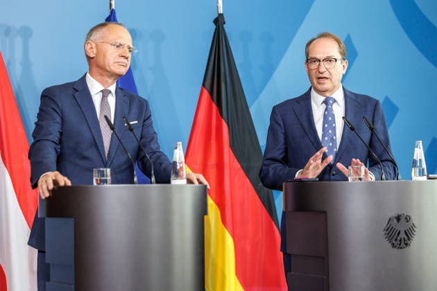 Bundesinnenminister Alexander Dobrindt trifft österreichischen Innenminister Gerhard Karner Bundesinnenminister Alexander Dobrindt trifft österreichischen Innenminister Gerhard Karner am 15.07.2026 in Berlin. Berlin Berlin Deutschland Bundes Innenministerium *** Federal Minister of the Interior Alexander Dobrindt Meets with Austrian Minister of the Interior Gerhard Karner Federal Minister of the Interior Alexander Dobrindt meets with Austrian Minister of the Interior Gerhard Karner on July 15, 2026, in Berlin, Berlin, Berlin, Germany, Federal Ministry of the Interior