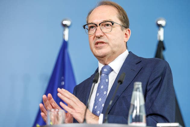 Bundesinnenminister Alexander Dobrindt trifft österreichischen Innenminister Gerhard Karner Bundesinnenminister Alexander Dobrindt trifft österreichischen Innenminister Gerhard Karner am 15.07.2026 in Berlin. Berlin Berlin Deutschland Bundes Innenministerium *** Federal Minister of the Interior Alexander Dobrindt Meets with Austrian Minister of the Interior Gerhard Karner Federal Minister of the Interior Alexander Dobrindt meets with Austrian Minister of the Interior Gerhard Karner on July 15, 2026, in Berlin, Berlin, Berlin, Germany, Federal Ministry of the Interior