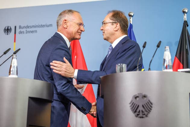 Bundesinnenminister Alexander Dobrindt trifft österreichischen Innenminister Gerhard Karner Bundesinnenminister Alexander Dobrindt trifft österreichischen Innenminister Gerhard Karner am 15.07.2026 in Berlin. Berlin Berlin Deutschland Bundes Innenministerium *** Federal Minister of the Interior Alexander Dobrindt Meets with Austrian Minister of the Interior Gerhard Karner Federal Minister of the Interior Alexander Dobrindt meets with Austrian Minister of the Interior Gerhard Karner on July 15, 2026, in Berlin, Berlin, Berlin, Germany, Federal Ministry of the Interior