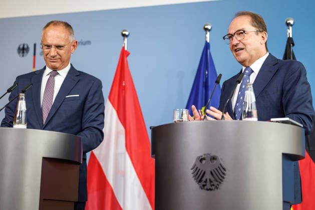 Bundesinnenminister Alexander Dobrindt trifft österreichischen Innenminister Gerhard Karner Bundesinnenminister Alexander Dobrindt trifft österreichischen Innenminister Gerhard Karner am 15.07.2026 in Berlin. Berlin Berlin Deutschland Bundes Innenministerium *** Federal Minister of the Interior Alexander Dobrindt Meets with Austrian Minister of the Interior Gerhard Karner Federal Minister of the Interior Alexander Dobrindt meets with Austrian Minister of the Interior Gerhard Karner on July 15, 2026, in Berlin, Berlin, Berlin, Germany, Federal Ministry of the Interior