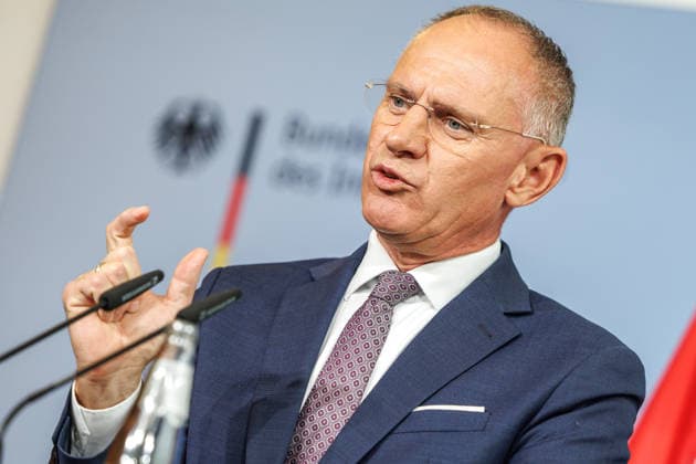 News Themen der Woche KW29 News Bilder des Tages Bundesinnenminister Alexander Dobrindt trifft österreichischen Innenminister Gerhard Karner Bundesinnenminister Alexander Dobrindt trifft österreichischen Innenminister Gerhard Karner am 15.07.2026 in Berlin. Berlin Berlin Deutschland Bundes Innenministerium *** Federal Minister of the Interior Alexander Dobrindt Meets with Austrian Minister of the Interior Gerhard Karner Federal Minister of the Interior Alexander Dobrindt meets with Austrian Minister of the Interior Gerhard Karner on July 15, 2026, in Berlin, Berlin, Berlin, Germany, Federal Ministry of the Interior