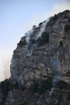 Fire in Montcusel and Chancia, Jura, July 15, 2026 PHOTOPQR LE PROGRES Philippe TRIAS July 15, 2026 Fire in Montcusel and Chancia, Jura, July 15, 2026 Forest fire in the municipalities of Montcusel and Chancia 10 hectares of forest burned, and a lockdown of the population is underway From the village of Chancia, you can see the cliff ablaze. A helicopter has been deployed to drop water on the smoke plumes. A DASH aircraft, specialized in dropping fire retardant, has also been deployed. Fire in Montcusel and Chancia, Jura, July 15, 2026 – Forest fire in the municipalities of Montcusel and Chancia; 10 hectares of forest have been burned, and a lockdown of the local population is currently in effect; Jura, Franche-Comté, France  Copyright: xPHOTOPQR LExPROGRES MAXPPPxPhilippexTRIASx 20260715LPL9631 20260715LPL9631