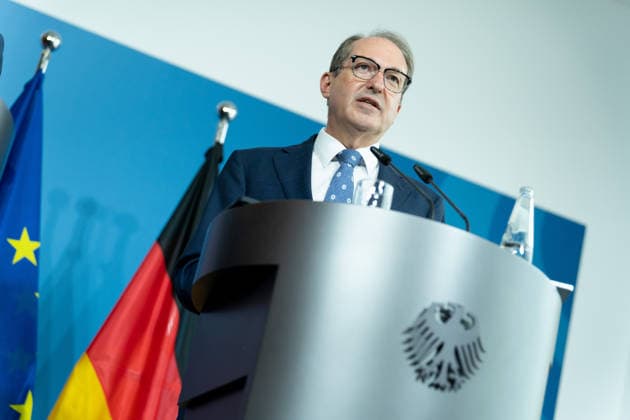 Bundesinnenminister Alexander Dobrindt Berlin, Bundesministerium des Innern, Bundesinnenminister, Alexander Dobrindt Berlin Berlin GER *** Federal Minister of the Interior Alexander Dobrindt, Berlin; Federal Ministry of the Interior; Federal Minister of the Interior, Alexander Dobrindt, Berlin, Berlin, GER