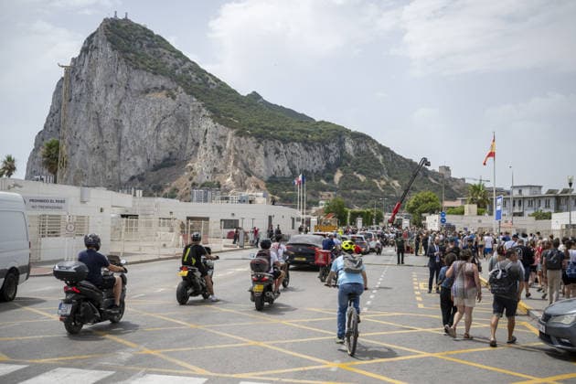 News Themen der Woche KW29 News Bilder des Tages People enter Gibraltar after old border fences removed in La Linea LA LINEA DE LA CONCEPCION, SPAIN - JULY 15: Citizens, tourists, and workers enter Gibraltar after all the fences are removed in La Linea de la Concepcion, Spain, on July 15, 2026. Marcos Moreno Anadolu La Linea de la Concepcion Spain. Editorial use only. Please get in touch for any other usage.  Copyright: x2026xAnadoluxMarcosxMorenox