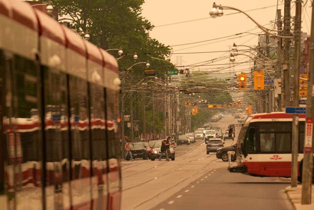 Forest fires smoke blankets Toronto TORONTO, CANADA - JULY 15 : General view of hazy Toronto skyline smoke from wildfires continue to impact air quality in Toronto, Ontario on July 15, 2026. Environment Canada issued an air quality warning for Toronto due to wildfire smoke. Mert Alper Dervis Anadolu Ontario Canada. Editorial use only. Please get in touch for any other usage.  Copyright: x2026xAnadoluxMertxAlperxDervisx
