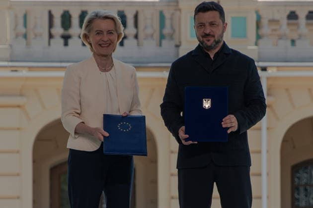 News Themen der Woche KW29 News Bilder des Tages Ukrainian President Volodymyr Zelensky and European Commission President Ursula von der Leyen attend the Ukraine Southeast Europe Summit in Kyiv, reaffirming the European Union s support for Ukraine. - 15 07 2026 - Ukraine Kyiv Oblast Kyiv () -  LouisxLemaire-Sicrex xLexPictorium LePictorium_0339035