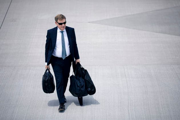 News Themen der Woche KW29 News Bilder des Tages Johann Wadephul (CDU), Bundesaussenminister, steigt auf dem Flughafen Berlin in ein Flugzeug der Flugbereitschaft welches ihn nach Helsinki bringen wird. Berlin, 15.07.2026. Fotografiert im Auftrag des Auswaertigen Amtes Berlin Deutschland *** Johann Wadephul (CDU), Federal Minister of Foreign Affairs, boards a government aircraft at Berlin Airport that will take him to Helsinki. Berlin, July 15, 2026. Photographed on behalf of the Federal Foreign Office, Berlin, Germany. Copyright: xThomasxTrutschel AAx