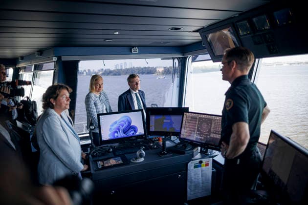 Johann Wadephul (CDU), Bundesaussenminister, und Elina Valtonen, Aussenministerin der Republik Finnland, besichtigen zusammen das Grenzpatrouillenschiff Turva. Helsinki, 15.07.2026. Fotografiert im Auftrag des Auswaertigen Amtes Helsinki Finnland *** Johann Wadephul (CDU), Federal Minister of Foreign Affairs, and Elina Valtonen, Minister of Foreign Affairs of the Republic of Finland, tour the border patrol vessel Turva Helsinki together, July 15, 2026. Photographed on behalf of the Federal Foreign Office, Helsinki, Finland Copyright: xThomasxTrutschel AAx