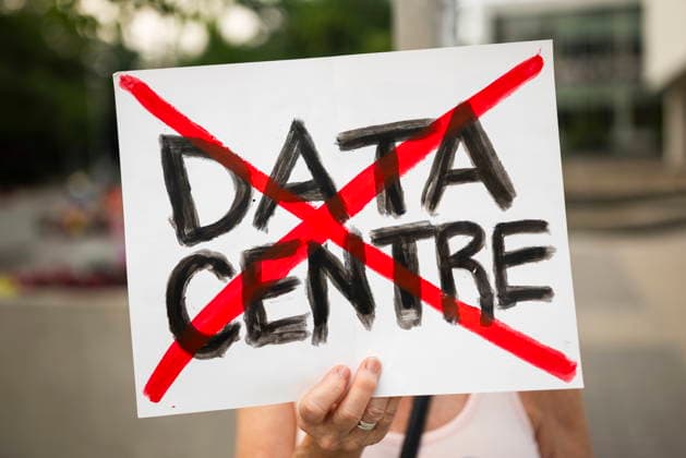July 15, 2026, Hamilton, On, Canada: A person in opposition to AI data centres demonstrates outside city hall in Hamilton, Wednesday, July 15, 2026. Hamilton Canada  - ZUMAc35_ 20260715_zaf_c35_029 Copyright: xNickxIwanyshynx