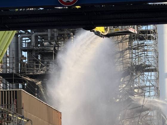 Brand bei Ruhr Oel in Gelsenkirchen-Scholven: Polizei und Feuerwehr im Großeinsatz 7aIMG: 0566115 Brand bei Ruhr Oel in Gelsenkirchen-Scholven: Polizei und Feuerwehr im GroßeinsatzNordrhein-Westfalen, Gelsenkirchen, Deutschland *** Fire at Ruhr Oel in Gelsenkirchen-Scholven; Police and Fire Department Launch Major Response 7aIMG 0566115 Fire at Ruhr Oel in Gelsenkirchen-Scholven; Police and Fire Department Launch Major Response North Rhine-Westphalia, Gelsenkirchen, Germany Copyright: 7aktuell.dex xMarcxGruber 0566115 20260715_7a_express_20260715_4290_566115