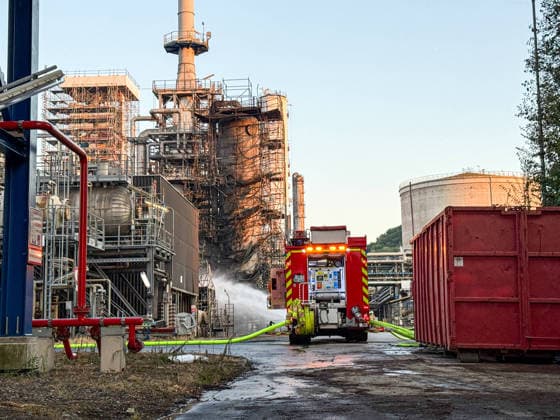Brand bei Ruhr Oel in Gelsenkirchen-Scholven: Polizei und Feuerwehr im Großeinsatz 7aIMG: 0566116 Brand bei Ruhr Oel in Gelsenkirchen-Scholven: Polizei und Feuerwehr im GroßeinsatzNordrhein-Westfalen, Gelsenkirchen, Deutschland *** Fire at Ruhr Oel in Gelsenkirchen-Scholven; Police and Fire Department Launch Major Response 7aIMG 0566116 Fire at Ruhr Oel in Gelsenkirchen-Scholven; Police and Fire Department Launch Major Response North Rhine-Westphalia, Gelsenkirchen, Germany Copyright: 7aktuell.dex xMarcxGruber 0566116 20260715_7a_express_20260715_4290_566116