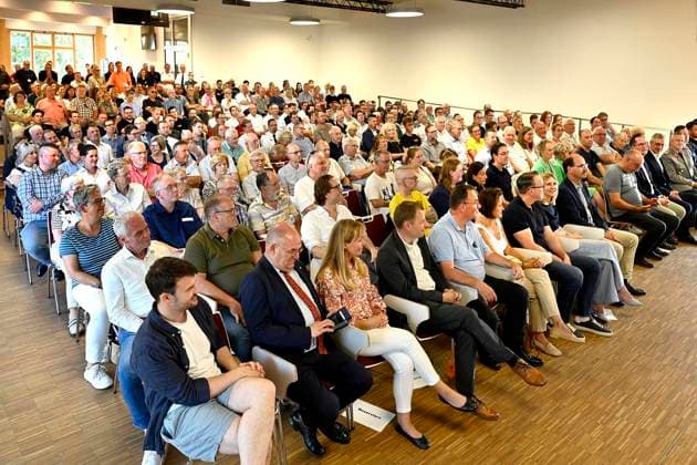 Operationsplan Deutschland: Veranstaltung an der Universität Witten Herdecke in Witten ** NUR FÜR REDAKTIONELLE ZWECKE ** EDITORIAL USE ONLY **<p>Bis auf den letzten Platz gefüllt war der große Saal der Uni. Operationsplan Deutschland: Veranstaltung am 15. Juli 2026 im großen Saal der Universität Witten Herdecke an der Alfred-Herrhausen-Straße in Witten. -- Deutschland NRW Witten Copyright: JürgenxTheobald *** Operation Plan Germany Event at Witten-Herdecke University in Witten ** FOR EDITORIAL USE ONLY ** EDITORIAL USE ONLY ** p The large auditorium at the University of Witten-Herdecke was filled to capacity for the Operation Plan Germany event on July 15, 2026, held in the main auditorium of the University of Witten-Herdeck Copyright: JürgenxTheobald doc86qdpz89bzdzh11eqmi ,EDITORIAL USE ONLY