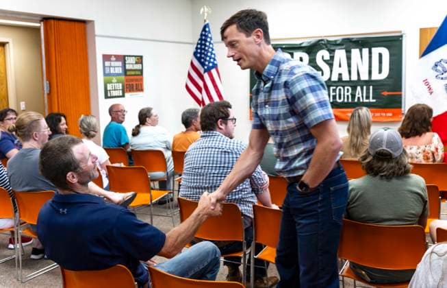 July 15, 2026 - Corning, Iowa, USA - ROB SAND, Democratic candidate for governor of Iowa, campaigns at the Corning Public Library, the second of four stops today during his 100 Town Hall Tour across Iowa. Corning USA  - ZUMAce6_ 20260715_zaf_ce6_019 Copyright: xBrianxCahnx