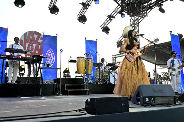 Fatoumata Diawara, a Malian singer, actress, and singer-songwriter, is performing on the Pinède Gould stage during the 65th Juan Jazz Festival on July 15, 2026. Since 1960, the Jazz à Juan Festival has welcomed the biggest names in jazz. Bruno Bebert Bestimage Fatoumata Diawara, a Malian singer, actress, and singer-songwriter, is on stage at the Pinède Gould during the 65th Jazz à Juan Festival on July 15, 2026. Since 1960, the Jazz à Juan Festival has welcomed the biggest names in jazz. Antibes, Juan-les-Pins, France  Copyright: xBrunoxBebertx xBestimagexBrunoxBebertx xBestimagex