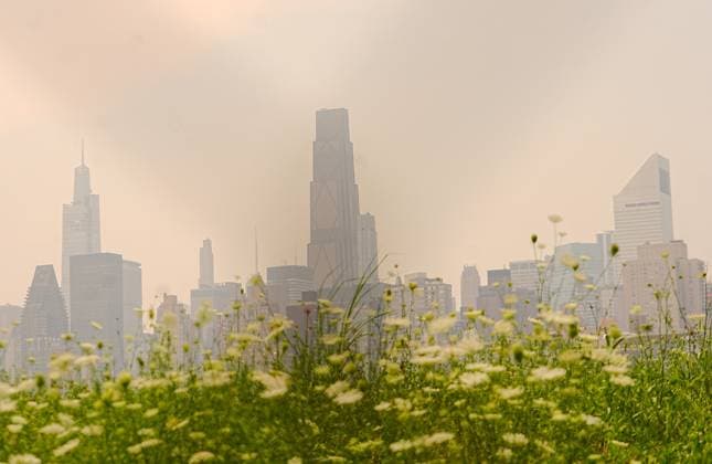Canadian wildfire smoke returns to New York City NEW YORK CITY, UNITED STATES - JULY 15: Smoke from wildfires in Canada is causing poor air quality across New York City on Wednesday and could make it harder to breathe, especially for people with asthma or other health conditions, July 15, 2026, New York City, U.S. Selcuk Acar Anadolu New York United States. Editorial use only. Please get in touch for any other usage.  Copyright: x2026xAnadoluxSelcukxAcarx