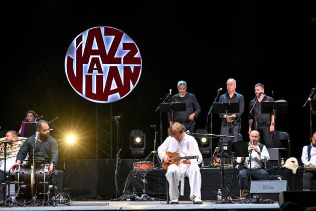 Goran Bregovic, a Bosnian composer and musician, along with his Orchestra of Weddings and Funerals, is performing on the stage at the Pinède Gould during the 65th Jazz Festival on July 15, 2026. Since 1960, the Jazz à Juan festival has welcomed the biggest names in jazz. Bruno Bebert Bestimage Goran Bregovic, a Bosnian composer and musician, with his Orchestra of Weddings and Funerals, is on stage at the Pinède Gould during the 65th Jazz Festival, on July 15, 2026. Since 1960, the Jazz à Juan festival has welcomed the biggest names in jazz. Antibes, Juan-les-Pins, France  Copyright: xBrunoxBebertx xBestimagexBrunoxBebertx xBestimagex