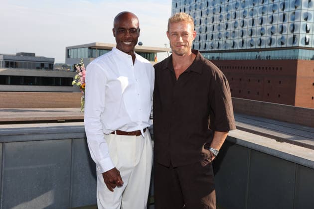 QVC x Bruce Darnell Kollektion Bruce Darnell, Kevin Pabel, QVC x Bruce Darnell Kollektion, Sturmfreie Bude, Elphiblick, Hamburg, 15.07.2026 *** QVC x Bruce Darnell Collection, Bruce Darnell, Kevin Pabel, QVC x Bruce Darnell Collection, Sturmfreie Bude, Elphiblick, Hamburg, July 15, 2026 Copyright: xEventpressxBecherx