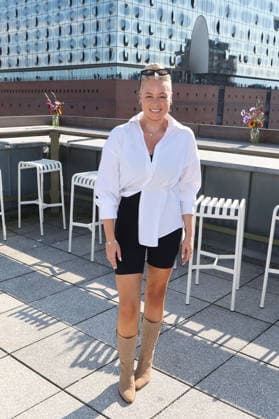 QVC x Bruce Darnell Kollektion Jo Wuensche, QVC x Bruce Darnell Kollektion, Sturmfreie Bude, Elphiblick, Hamburg, 15.07.2026 *** QVC x Bruce Darnell Collection Jo Wuensche, QVC x Bruce Darnell Collection, Sturmfreie Bude, Elphiblick, Hamburg, July 15, 2026 Copyright: xEventpressxBecherx