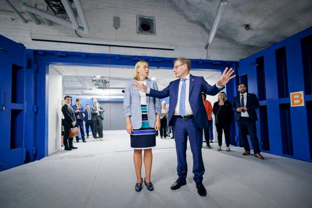 Johann Wadephul (CDU), Bundesaussenminister, und Elina Valtonen, Aussenministerin der Republik Finnland, besichtigen zusammen die Zivilschutzanlage Merihaka. Helsinki, 16.07.2026. Fotografiert im Auftrag des Auswaertigen Amtes Helsinki Finnland *** Johann Wadephul (CDU), Federal Minister of Foreign Affairs, and Elina Valtonen, Minister of Foreign Affairs of the Republic of Finland, tour the Merihaka civil defense facility in Helsinki together, July 16, 2026. Photographed on behalf of the Federal Foreign Office, Helsinki, Finland Copyright: xThomasxTrutschel AAx