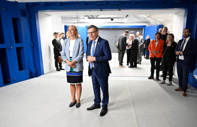 German Foreign Minister Johann Wadephul (R) and Finnish Foreign Minister Elina Valtonen visit the Merihaka civil defence shelter in Helsinki, Finland, on July 16, 2026. - HEIKKI SAUKKOMAA Helsinki Finland  Copyright: xHeikkixSaukkomaax mBimXyo6eNc