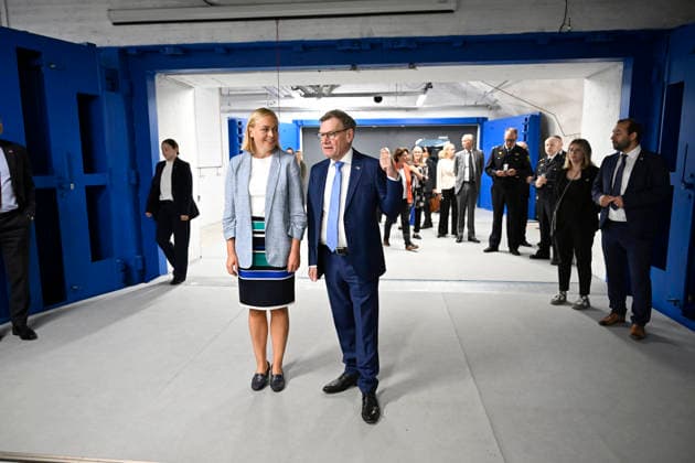 German Foreign Minister Johann Wadephul (R) and Finnish Foreign Minister Elina Valtonen visit the Merihaka civil defence shelter in Helsinki, Finland, on July 16, 2026. - HEIKKI SAUKKOMAA Helsinki Finland  Copyright: xHeikkixSaukkomaax NbRMlhtrnSI