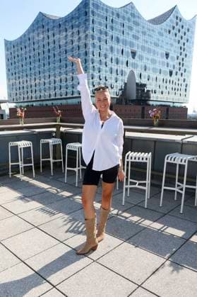 ABB DARNELL- Jo Wuensche Hamburger Fitness-Influencerin zu Gast bei der QVC x Bruce Darnell Kollektion Mode praesentation in der Sturmfreie Bude Elphiblickin Hamburg am 15.07.2026 Hamburg Deutschland *** ABB DARNELL Jo Wuensche, a fitness influencer from Hamburg, was a guest at the QVC x Bruce Darnell collection fashion presentation at Sturmfreie Bude Elphiblickin in Hamburg on July 15, 2026, in Hamburg, Germany