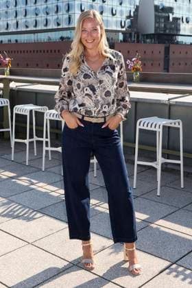 ABB DARNELL- Leonie Salewski zu Gast bei der QVC x Bruce Darnell Kollektion Mode praesentation in der Sturmfreie Bude Elphiblickin Hamburg am 15.07.2026 Hamburg Deutschland *** ABB DARNELL Leonie Salewski as a guest at the QVC x Bruce Darnell Collection fashion presentation at the Sturmfreie Bude Elphiblickin in Hamburg on July 15, 2026, Hamburg, Germany
