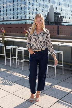 ABB DARNELL- Leonie Salewski zu Gast bei der QVC x Bruce Darnell Kollektion Mode praesentation in der Sturmfreie Bude Elphiblickin Hamburg am 15.07.2026 Hamburg Deutschland *** ABB DARNELL Leonie Salewski as a guest at the QVC x Bruce Darnell Collection fashion presentation at the Sturmfreie Bude Elphiblickin in Hamburg on July 15, 2026, Hamburg, Germany