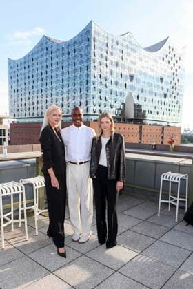 ABB DARNELL- Franziska Knuppe, Bruce Darnell, Sienna Liebelt zu Gast bei der QVC x Bruce Darnell Kollektion Mode praesentation in der Sturmfreie Bude Elphiblickin Hamburg am 15.07.2026 Hamburg Deutschland *** ABB DARNELL: Franziska Knuppe, Bruce Darnell, and Sienna Liebelt attended the QVC x Bruce Darnell collection fashion presentation at Sturmfreie Bude Elphiblickin in Hamburg on July 15, 2026, in Hamburg, Germany