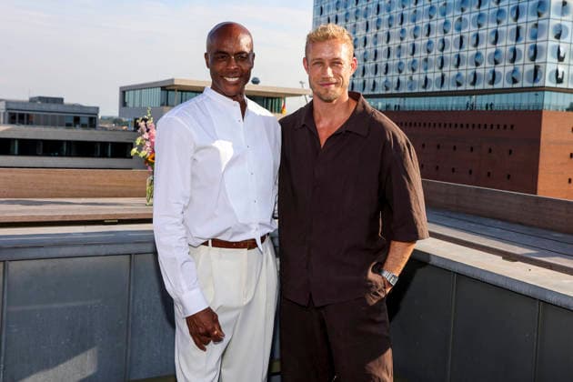 ABB DARNELL- Bruce Darnell, Kevin Pabel zu Gast bei der QVC x Bruce Darnell Kollektion Mode praesentation in der Sturmfreie Bude Elphiblickin Hamburg am 15.07.2026 Hamburg Deutschland *** ABB DARNELL Bruce Darnell and Kevin Pabel attended the QVC x Bruce Darnell fashion collection presentation at the Sturmfreie Bude Elphiblickin in Hamburg on July 15, 2026, in Hamburg, Germany